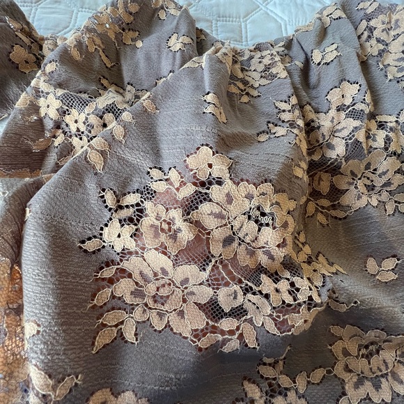 Cute little top - Picture 2 of 4